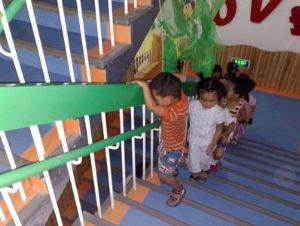 点击查看详细信息<br>标题：幼儿园塑胶防滑楼梯 阅读次数：1430
